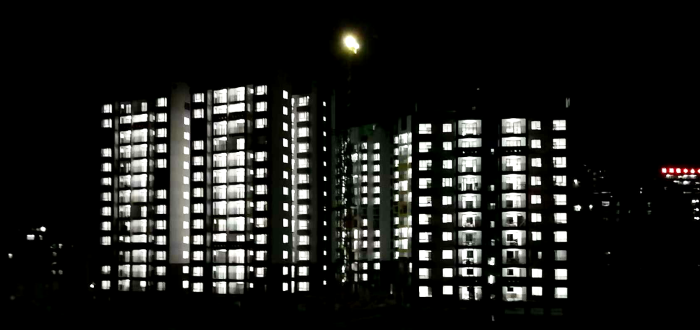 東蘭縣移民安置小區(qū)(EPC)項(xiàng)目夜景。李樂 攝.png