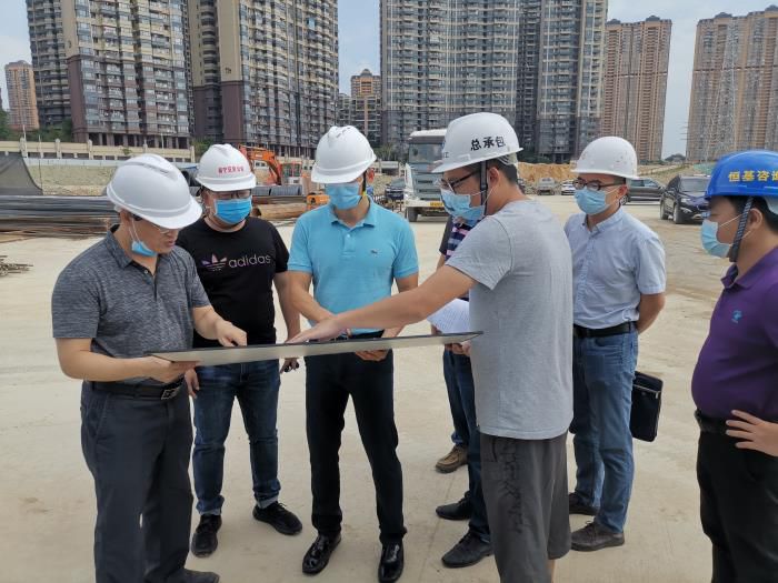 2.1調(diào)研現(xiàn)場(chǎng)。潘治昆 攝700.jpg