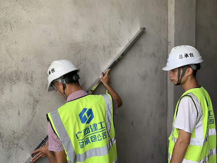 現(xiàn)場(chǎng)知識(shí)技能指導(dǎo)。梁宗呂 攝.jpg