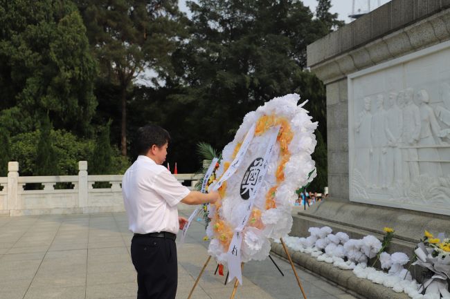 整理挽聯(lián)。楊鈺 攝（修圖）.jpg