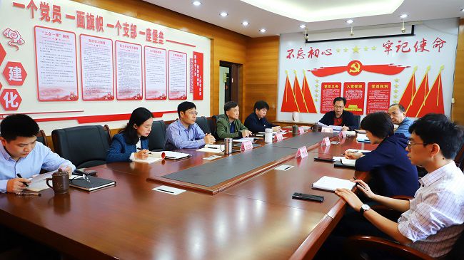 中心組第二次學(xué)習(xí)會(huì)議現(xiàn)場。李立云 攝（修圖）.jpg