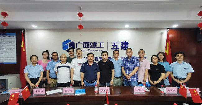 雙方合影留念。五建設(shè)計研究院供圖（修圖）.jpg