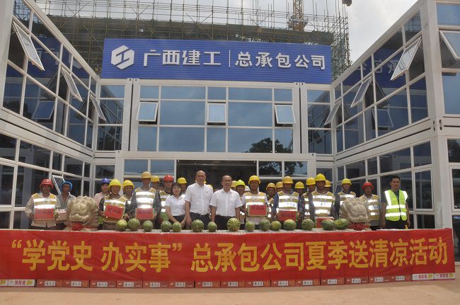 慰問活動(dòng)合影。王瑾貞 攝（修圖）.jpg