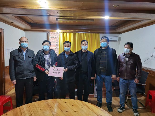 慰問合影。莫光富 攝（修圖）.jpg