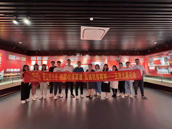 合影留念。黃琛晗 攝（修圖）.jpg