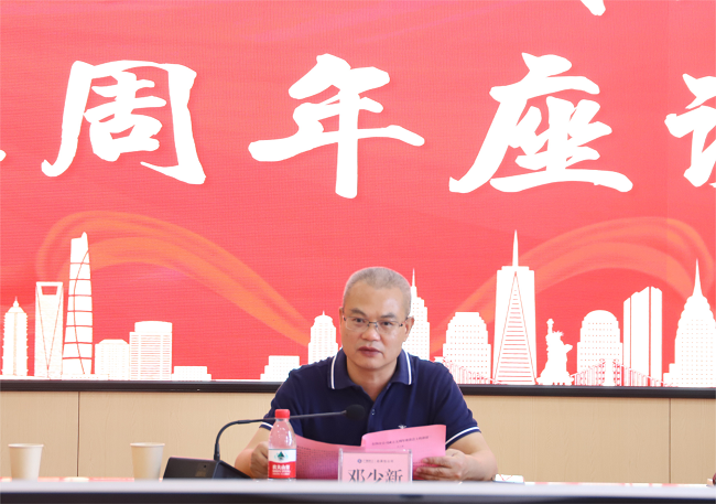 鄧少新講話。楊鈺 攝（修圖）.png