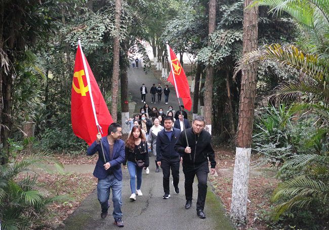 徒步走。張釗林 攝（修圖）.jpg
