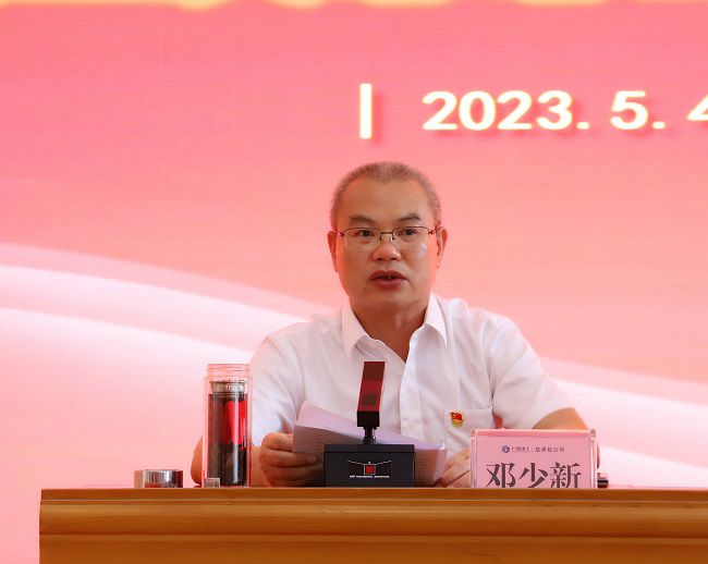 鄧少新做動(dòng)員講話。楊鈺 攝（修圖）.jpg
