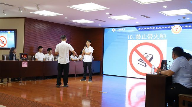 趣味猜詞比賽現(xiàn)場。楊鈺 攝（修圖）.jpg