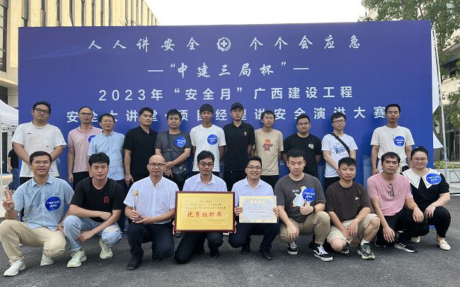 參賽選手及啦啦隊合影。黃琛晗 攝（修圖）.jpg