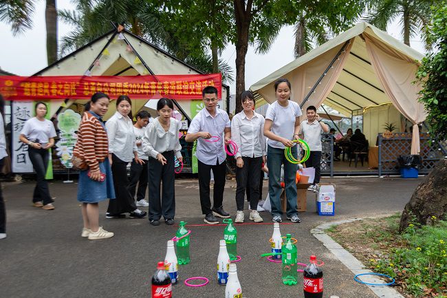 套圈現(xiàn)場(chǎng)。郭奎君 攝.jpg